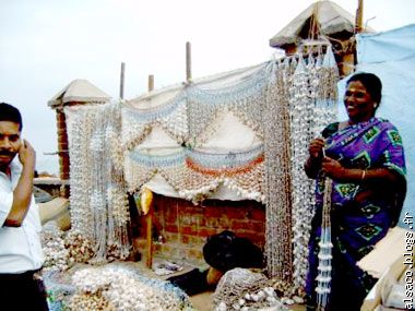 Vente de l'artisanat des femmes de pêcheurs